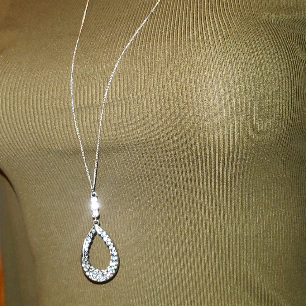 Paparazzi necklace and earing set. NWT